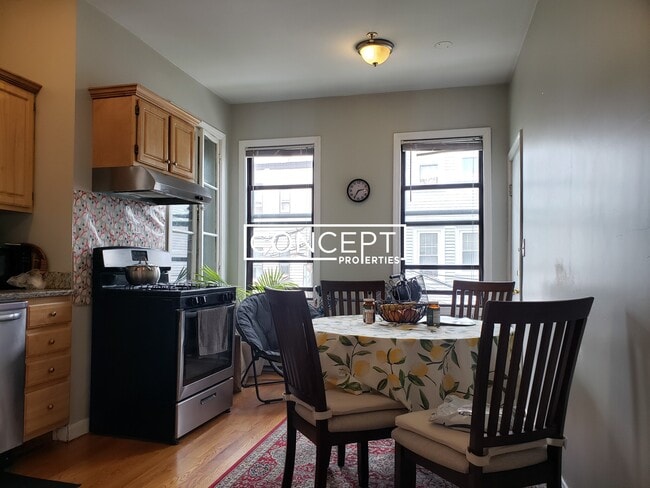 Building Photo - 358 Princeton St