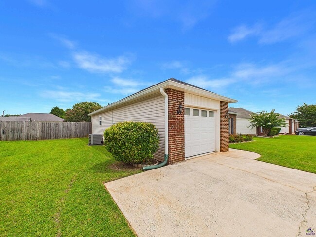 Photo - 324 Tyson Glen Dr