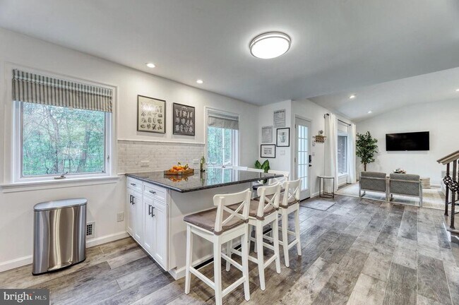 Photo - 191 Lakeshore Dr