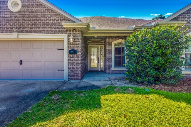 Photo - 651 Powell Dr NE