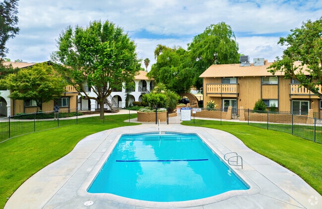 Building Photo - Swiss Colony Rental