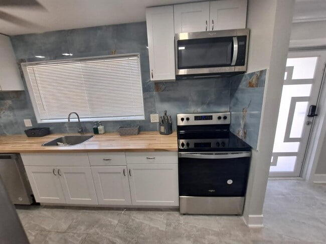 Photo - 2242 Polk St