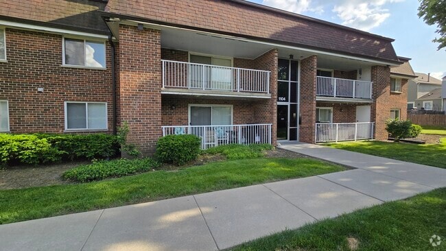 Building Photo - 1104 Mercury Dr Unit 2B Rental