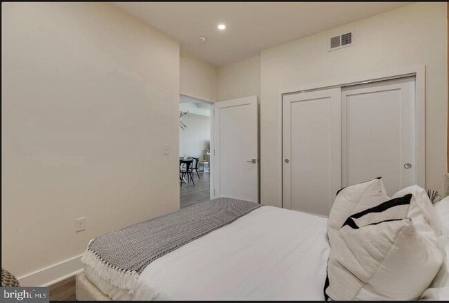 Building Photo - 150 S Independence Mall W Unit 1011