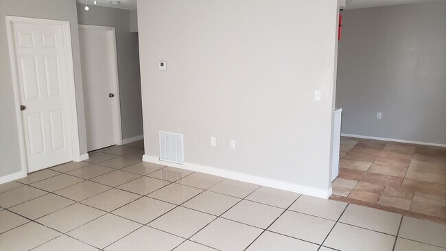 Photo - 4905-4907 Lake Hill Ct Unit 4907