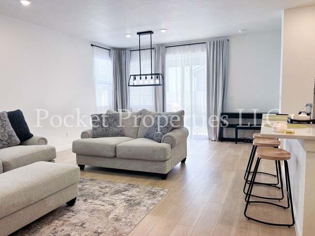 Photo - 577 W Norwich St