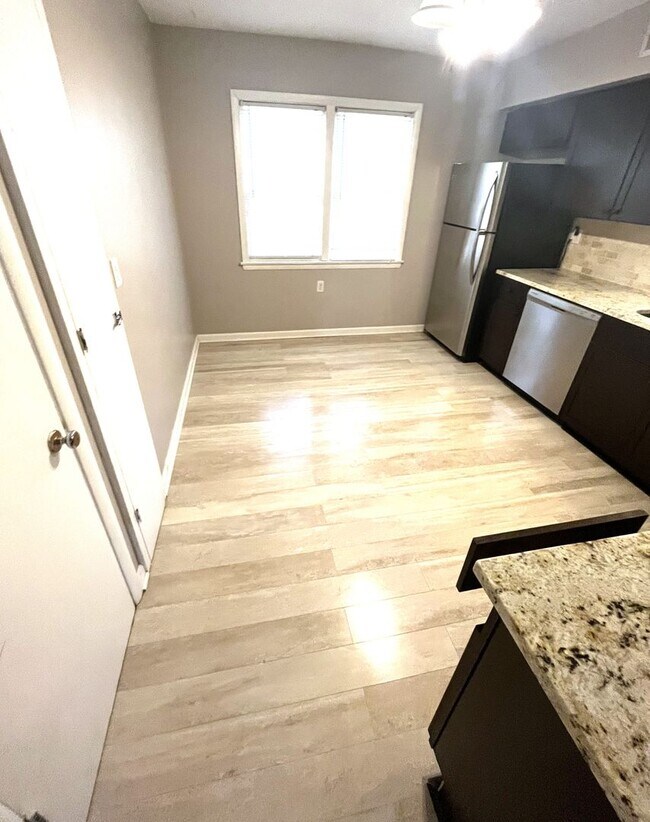 Photo - 1007 N 124th St Unit Upper