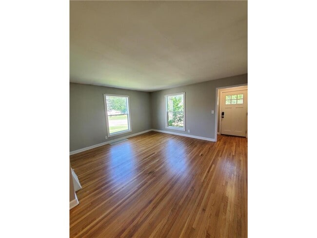 Photo - 1408 Lake St NE