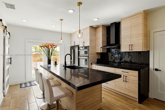 Building Photo - 1363 Biarritz Dr