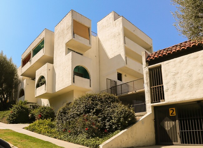 Knollbrook Falls Apartments - Knollbrook Falls Apartments