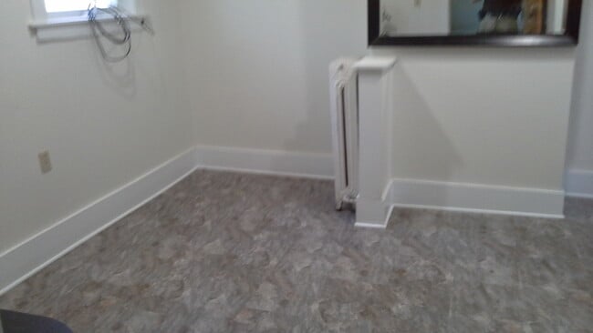 Photo - 931 E State St