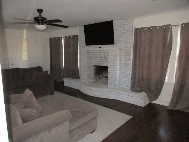 Photo - Beautiful 4/3 House for Rent in Lampasas, TX