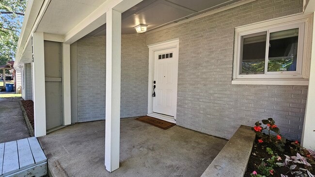 Photo - 715 W Jefferson St