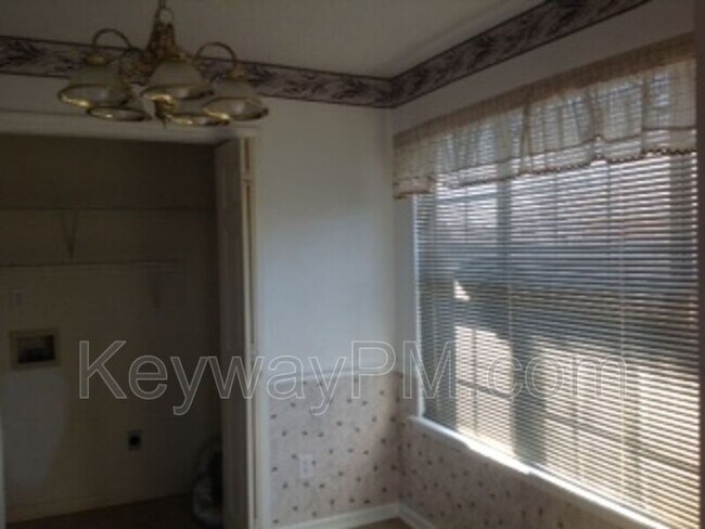 Photo - 124 Summerfield Cir