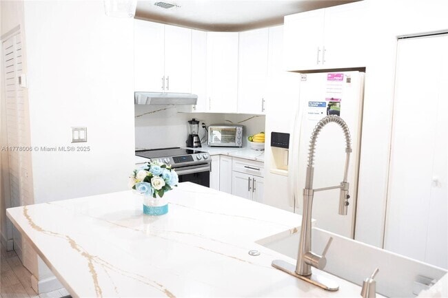 Building Photo - 13005 SW 51st St Rental