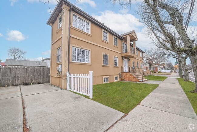 Building Photo - 145-6-145225 225th St Rental