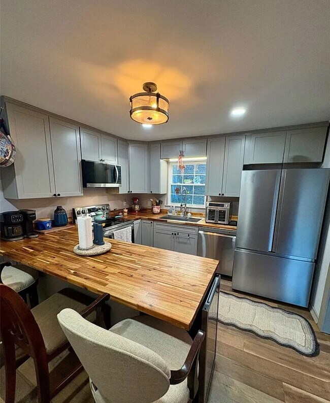 Photo - 2050 Blowing Rock Blvd