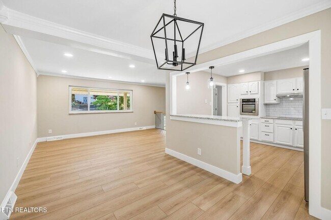Photo - 12201 W Kingsgate Rd