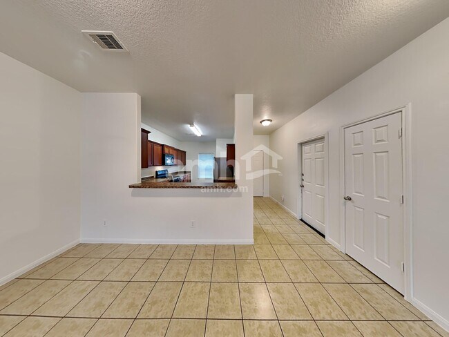 Photo - 914 Paradise Rd