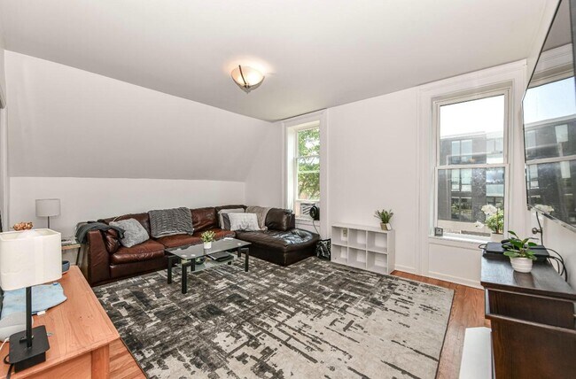 Building Photo - 2315 N Oakland Ave Rental