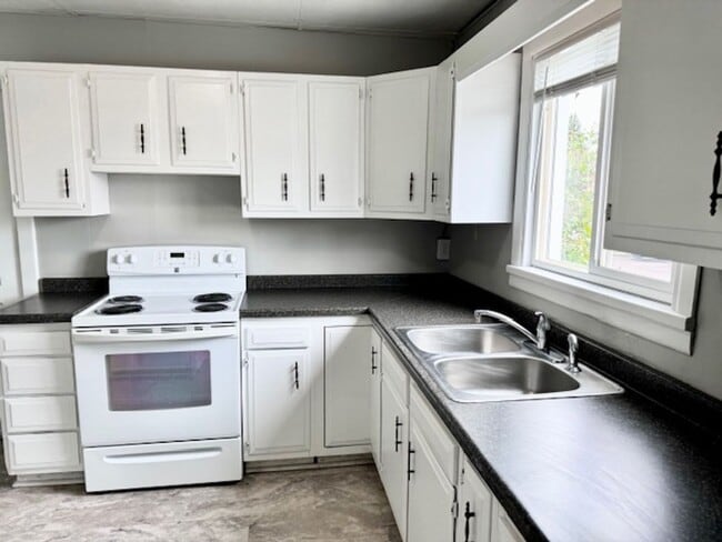 Photo - AVAILABLE February - 3 Bedroom, 1 Bath in Superior - Just Listed!