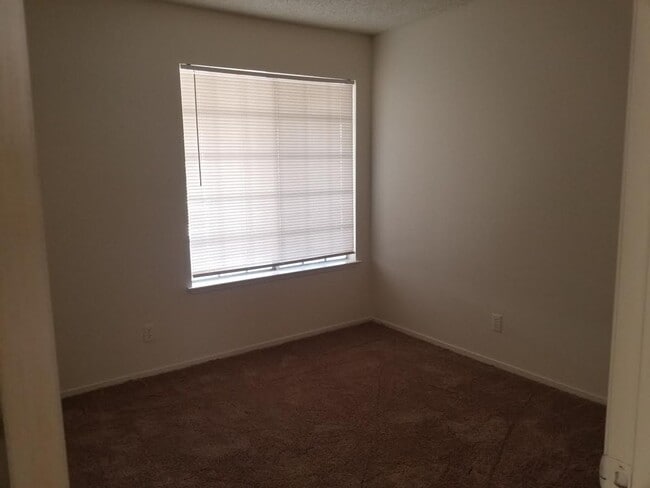Photo - Single Story- 3 Bedroom!!