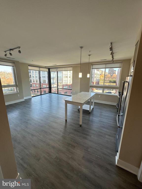 Building Photo - 145 Riverhaven Dr Unit 403