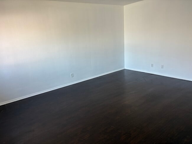 Living - 10929 Buford Ave Unit 10927 B