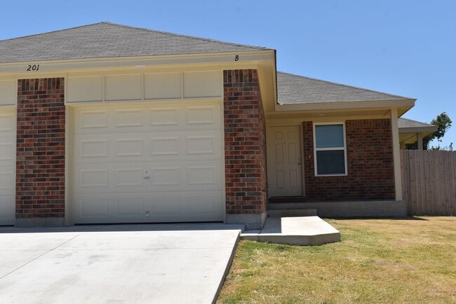 Building Photo - 201 Coby Dr Unit A Rental