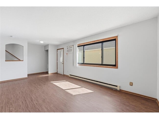 Photo - 64 E 13th St