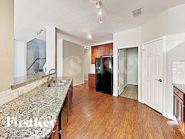 Photo - 1425 Riverside Rd
