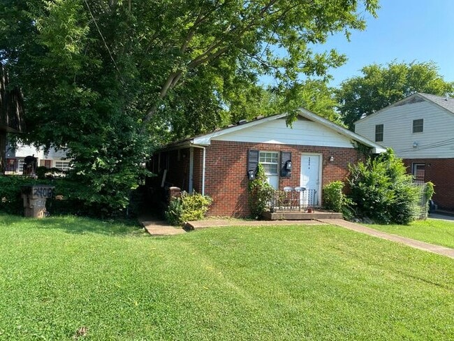 Building Photo - Lovely 2 Bed Duplex by Fisk - 5 Min From Downtown