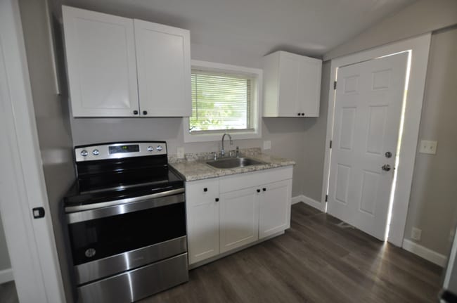 Photo - 914 23rd St W Unit A