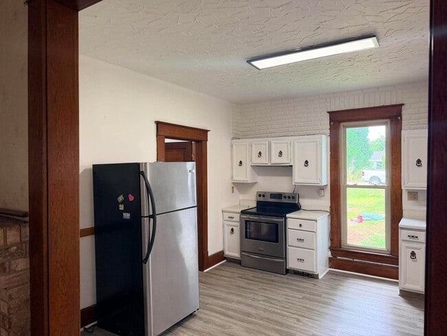 Photo - 633 S Apperson Way