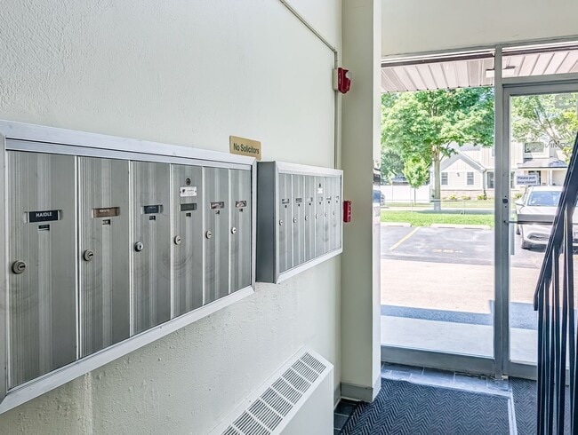 Photo - Completely renovated 2 bedroom condo for rent 2 parking spots