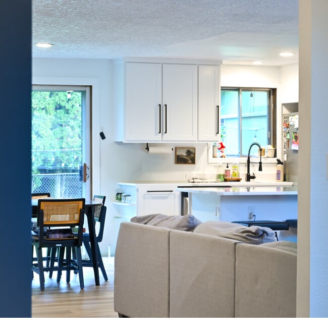 Photo - 3107 NW Lakeridge Dr