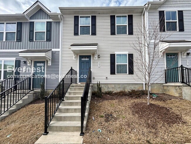 Building Photo - 3 Bed, 2.5 Bath Townhome with Fenced Yard / Pet-Friendly / Available Now