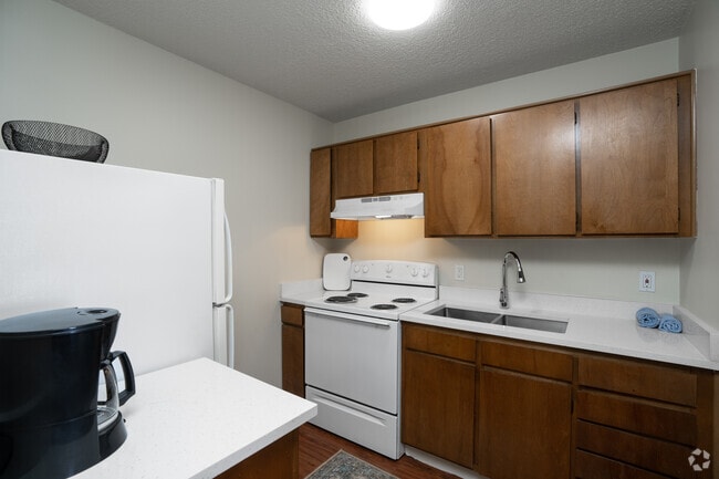 1BD, 1BA - 550SF - Kitchen - Casa De Oro Apartments