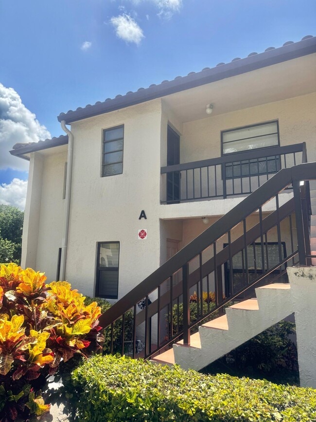 Building Photo - 21411 Juego Cir Unit 32b