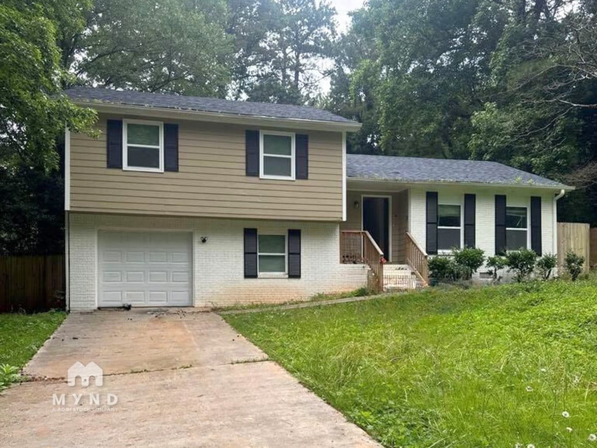 Photo - 851 Raintree Way SE House