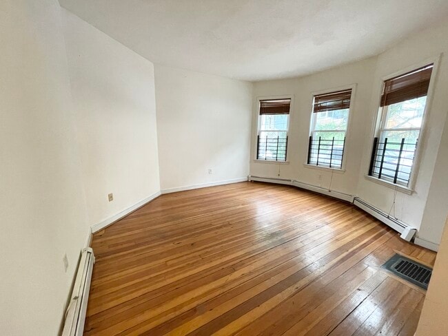 7 Iroquois St Unit 1
