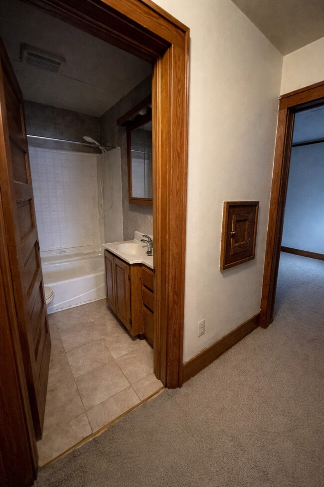 Photo - 203 E Davis Ave