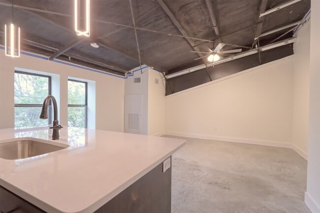 Photo - 301 W Main St