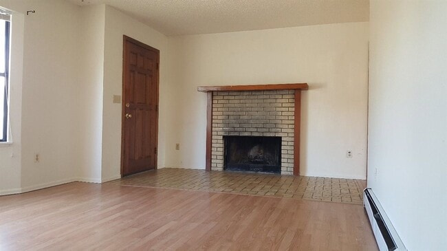 Photo - 2819.5 Elm Ave