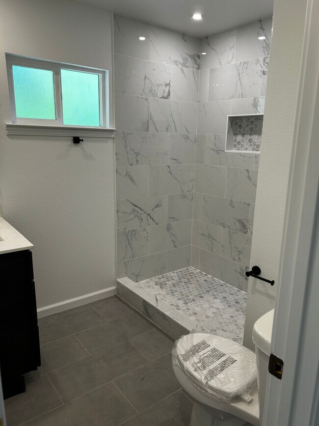 Photo - 2082 Treewood Ln