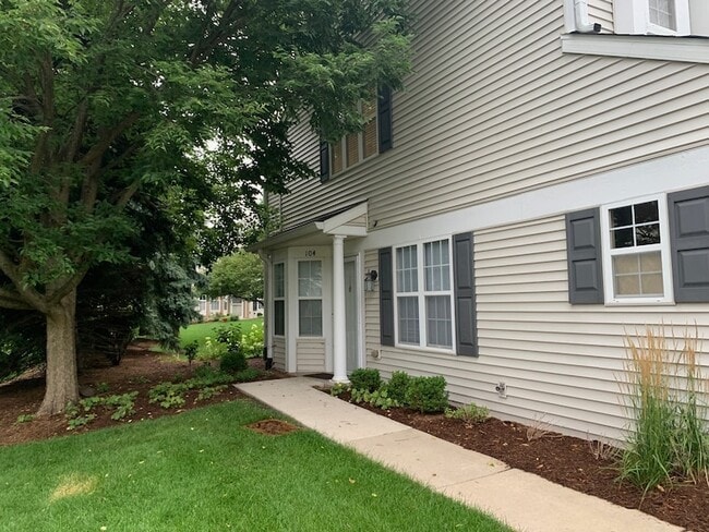 Building Photo - 2611 Cedar Glade Dr Unit 104 Rental