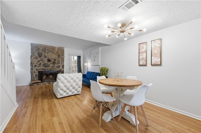 Photo - 1677 Wynndowne Trail