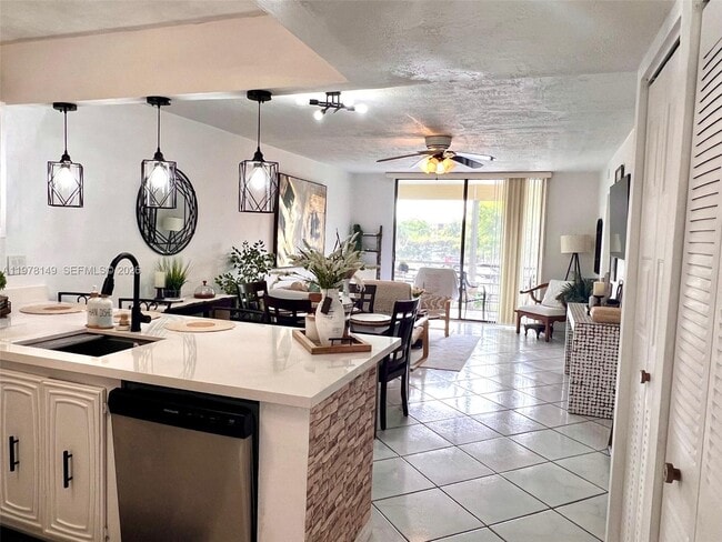 Photo - 2811 Somerset Dr Unit 211