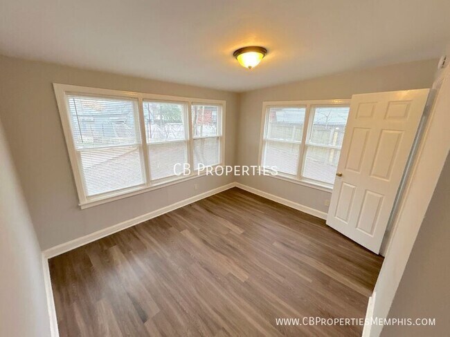 Photo - 1115 Echles St