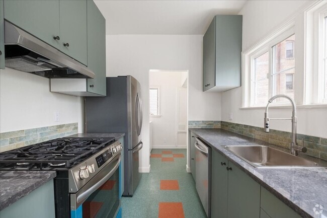 Building Photo - Emmet Terrace Triplex Unit 6614 Rental